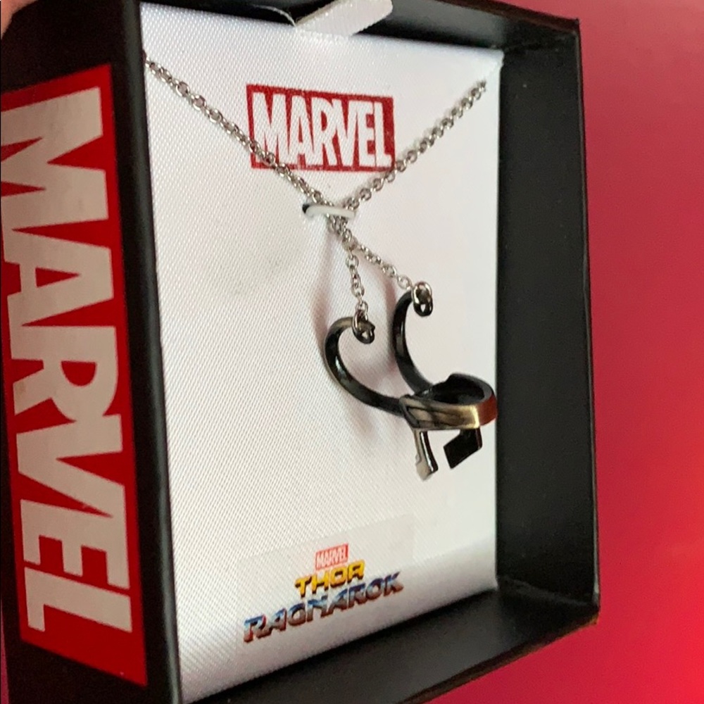 Marvel Thor Ragnarok necklace - Picture 2 of 2